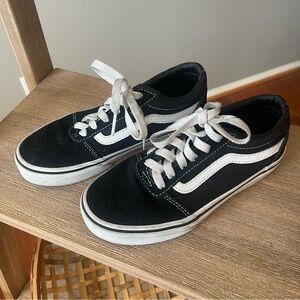 Vans Kids Shoes in Black and White Youth 2